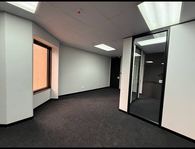129M² OFFICE TO LET IN PARKTOWN